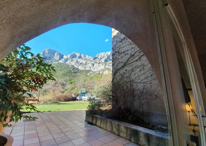 Gîte pour 14 personnes, avec jardin ainsi que piscine et terrasse dans les Bouches-du-Rhône - 2