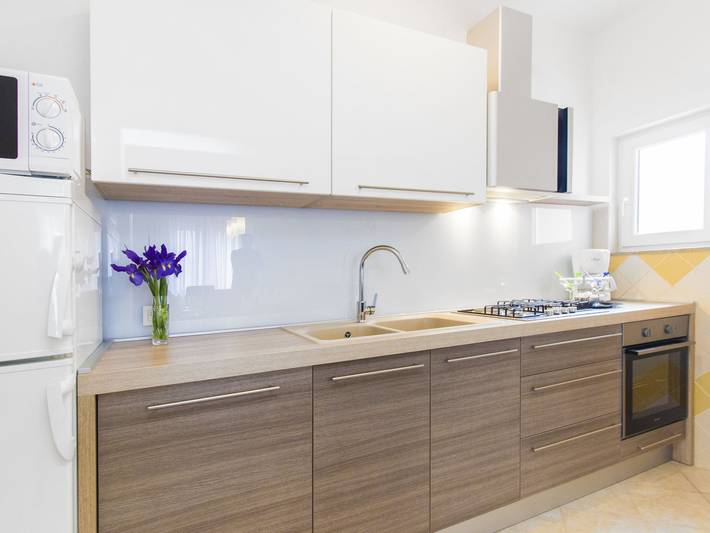 Ferienhaus für 12 Personen, mit Terrasse und Pool sowie Balkon/Terrasse in Grad Šibenik - 4