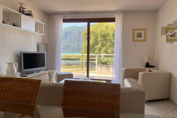 Gîte pour 4 personnes, avec vue sur le lac ainsi que balcon et vue dans Esplanade du Lac ( Aix-les-Bains) - 2