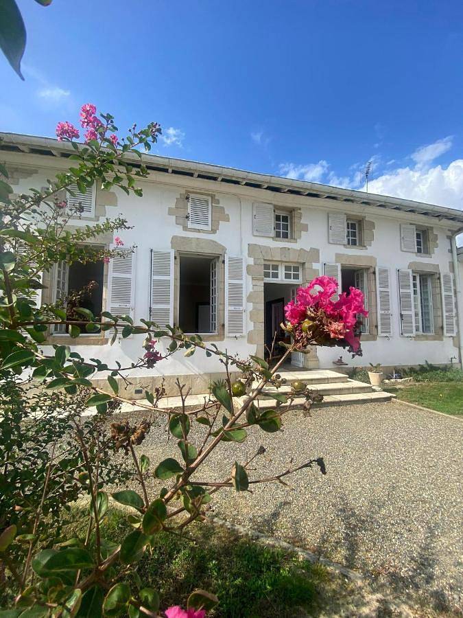 Location de vacances pour 14 personnes, avec Terrasse et Jardin ainsi que Piscine et Vue à Hinx (Landes)