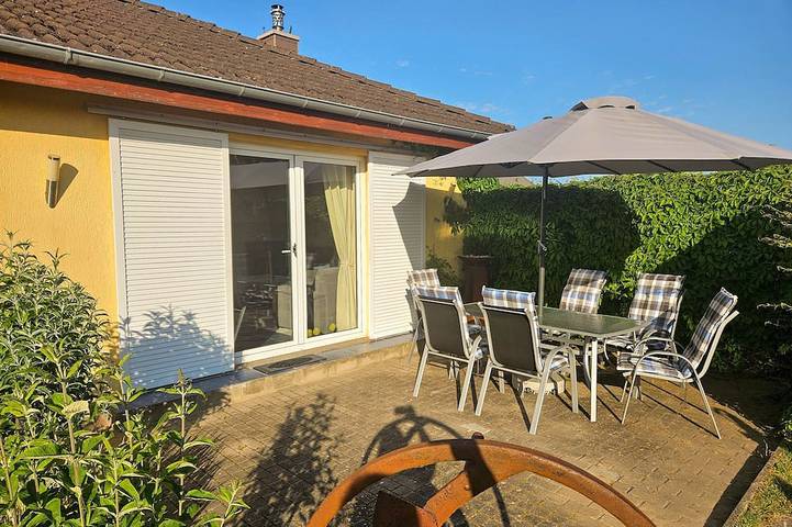 Bungalow für 6 Personen, mit Terrasse und Garten in Saal