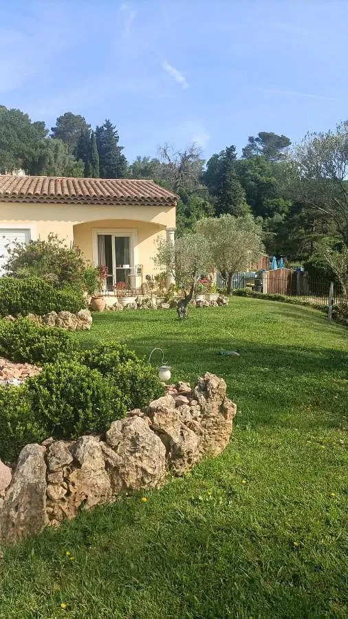 Chambre d’hôte pour 2 personnes, avec jardin ainsi que piscine et jacuzzi - 1