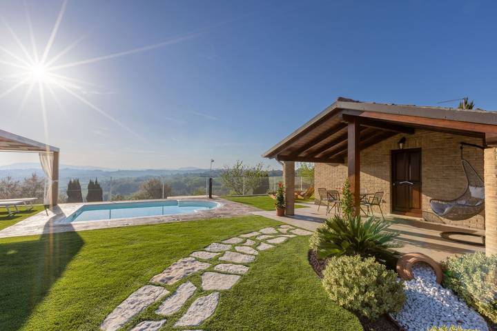 Villa per 4 persone, con Giardino e Piscina nelle Marche