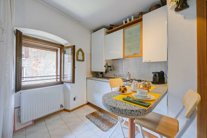 Gîte pour 4 personnes, avec piscine, adapté aux familles à Tenno - 4