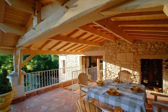 Location de vacances pour 2 personnes, avec vue ainsi que piscine et balcon à Villetoureix - 4