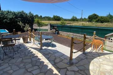 Gîte pour 4 personnes, avec terrasse à Saint-Étienne-de-Fontbellon