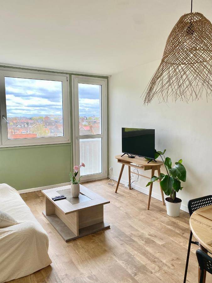 Appartement entier, Appart 2 chambres face au métro et parking gratuit in Lambersart, Région de Lille