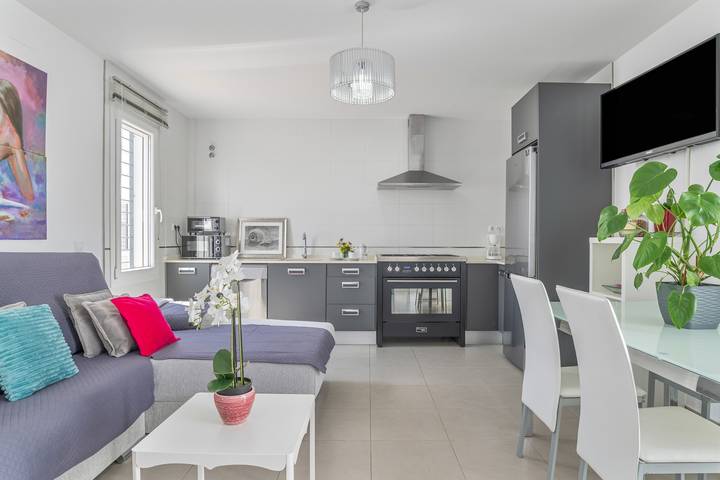 Entire apartment, 'Bienvenida' Apartment with Private Terrace and Air Conditioning in Conil de la Frontera, Costa de la Luz