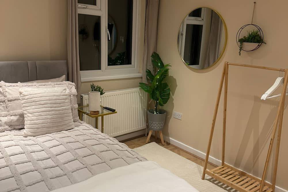 Modern En-Suite in Watford in Watford, Hertfordshire