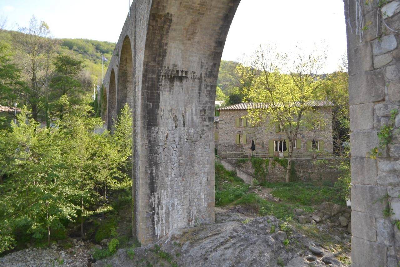 Maison Sous Le Pont in Neyrac les Bains, Meyras