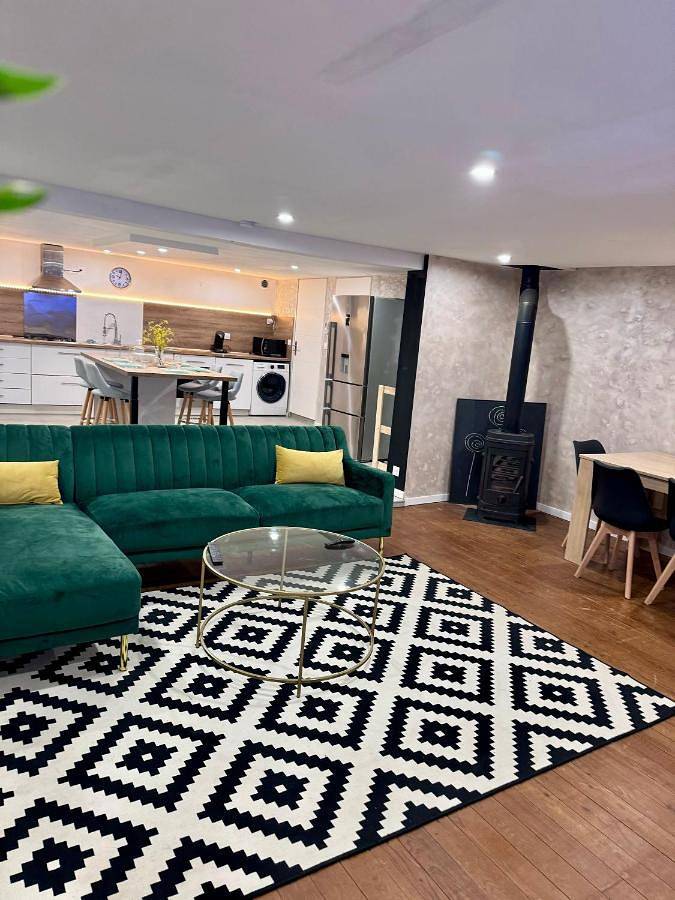Appartement entier, Appartement moderne in Bussières-lès-Belmont, Champsevraine