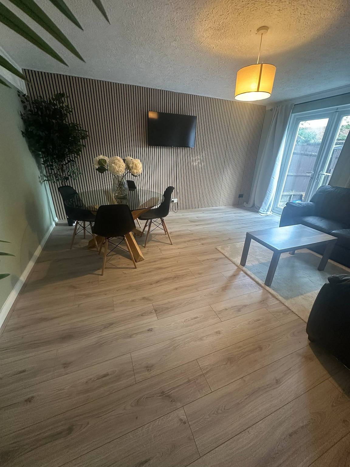Un espacio de juego discreto y elegante para parejas in Crawley, Sussex Occidental