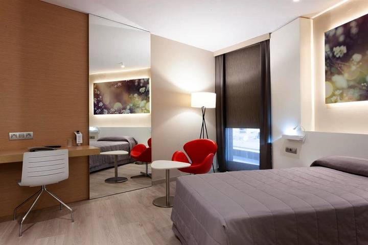 Hôtel pour 10 personnes, avec terrasse et sauna ainsi que jardin et jacuzzi à Terrassa - 4