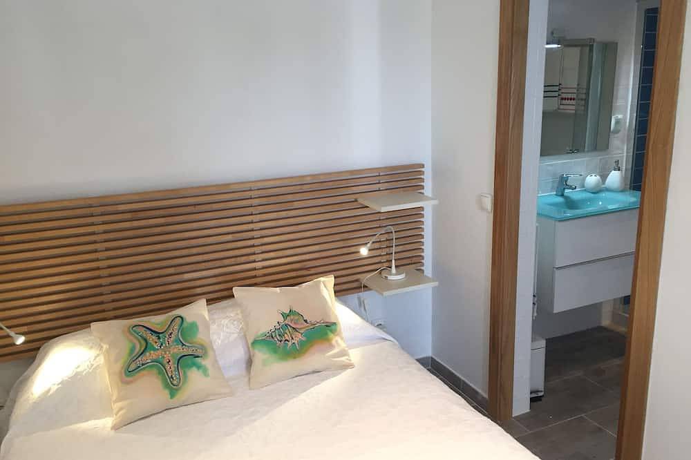 Entire apartment, Remodeled Apt. in Pedras d'El Rei overlooking the Atlantic Ocean and Ria Formosa in Pedras d'El Rei, Santa Luzia