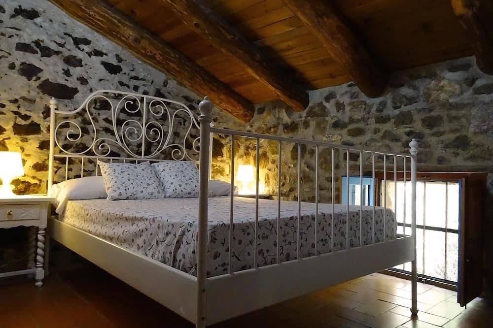 Isolated house with pool, 55 km from Barcelona. in Pineda de Mar, Costa del Maresme