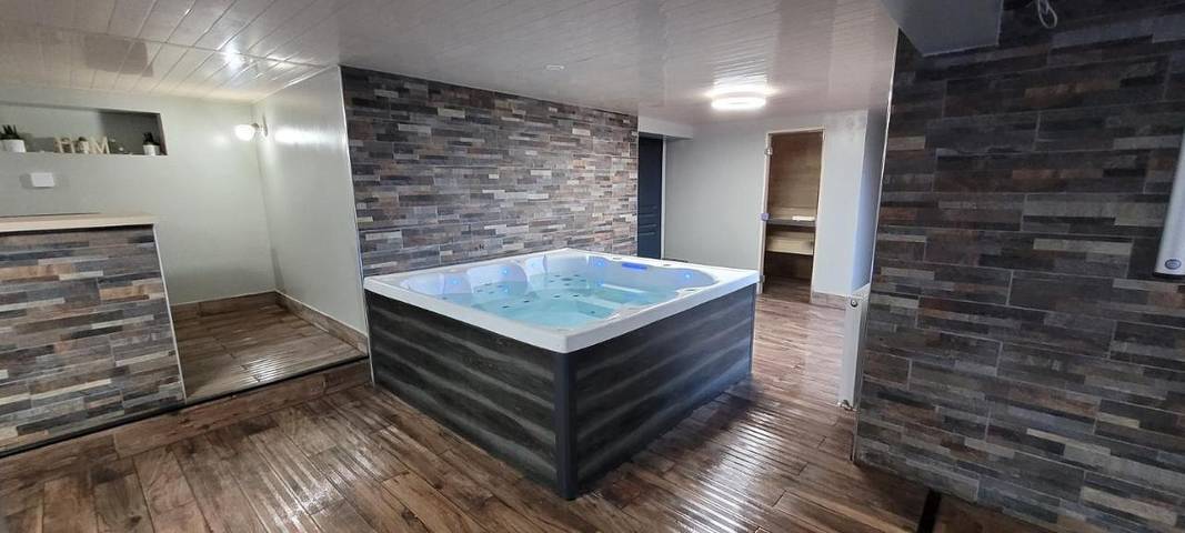 Location de vacances pour 6 personnes, avec jacuzzi et sauna ainsi que piscine et jardin à Sauchay - 2