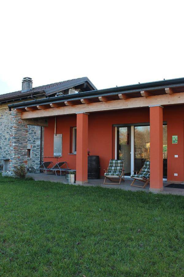 Location de vacances pour 6 personnes, avec terrasse et jardin, animaux acceptés à Dubino - 3