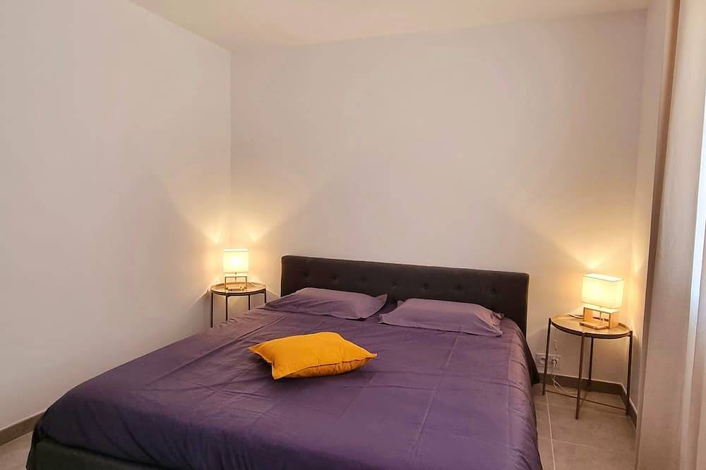 Goudargues Villa Hestia, villa avec piscine à 300m du centre, parking privé. in Goudargues, Région de Nîmes