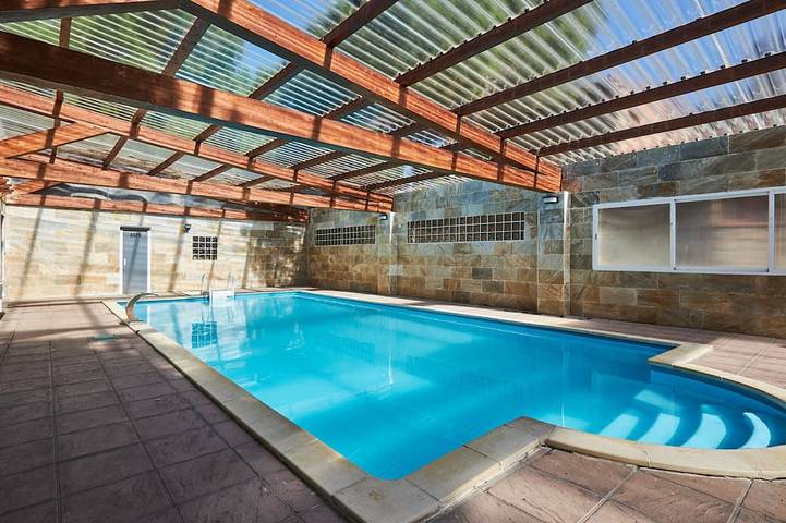 Casa rural para 16 personas, con jacuzzi y sauna además de terraza y jardín - 1