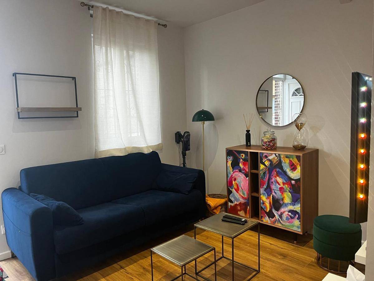 Appartement entier, Two-Bedroom Apartment in Le Petit-Quevilly, Région de Rouen