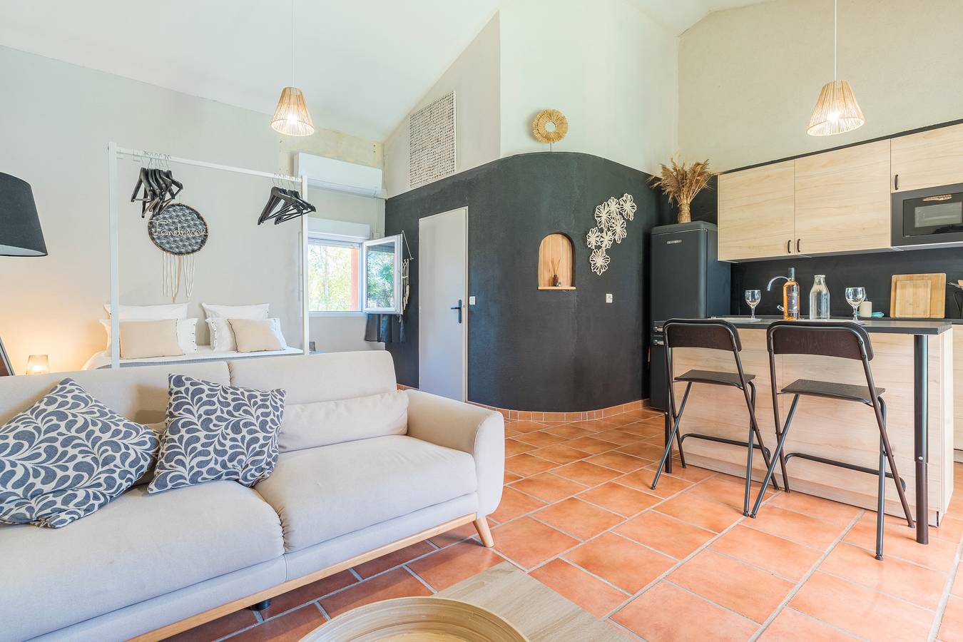 Gîte 'Domaine Plan Des Devens Tendresse' avec piscine partagée, Wi-Fi et climatisation in Roussillon, Parc naturel régional du Luberon