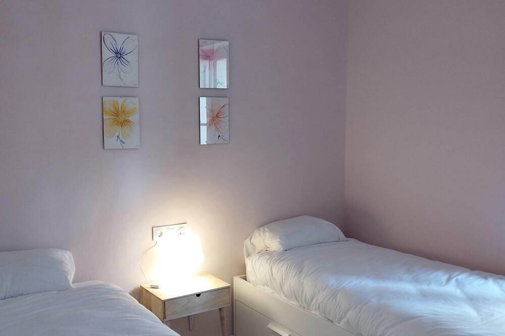 Apartamento entero, Céntrico y amplio piso en Sabiñánigo Coli17bajo in Sabiñánigo, Pirineos