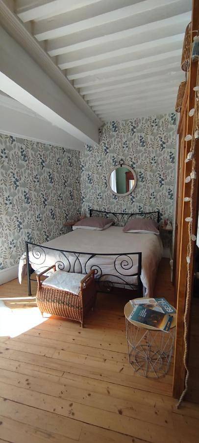 Appartement entier, One-Bedroom Apartment in Orgelet, Jura Francais
