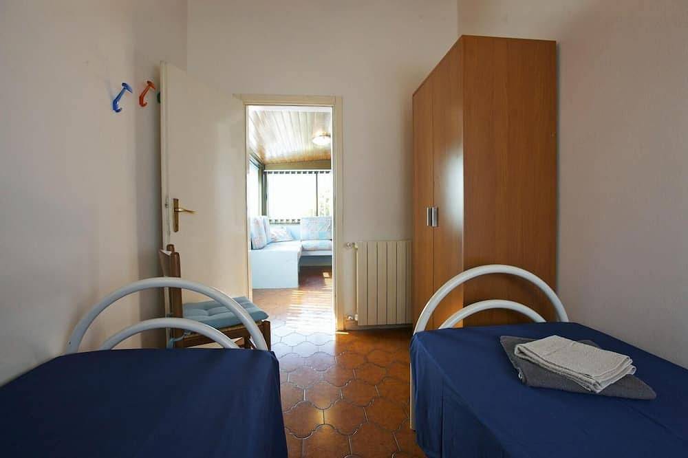 3-Zimmer-Reiheneckhaus mit Terrasse in ganztags sonniger Lage direkt am Strand in Germignaga, Lago Maggiore (Lombardei)