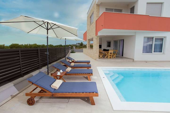 Ferienhaus für 12 Personen, mit Garten und Whirlpool sowie Sauna