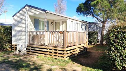Camping pour 4 personnes, avec bassin pour enfant ainsi que jardin et piscine, adapté aux familles à Port-la-Nouvelle