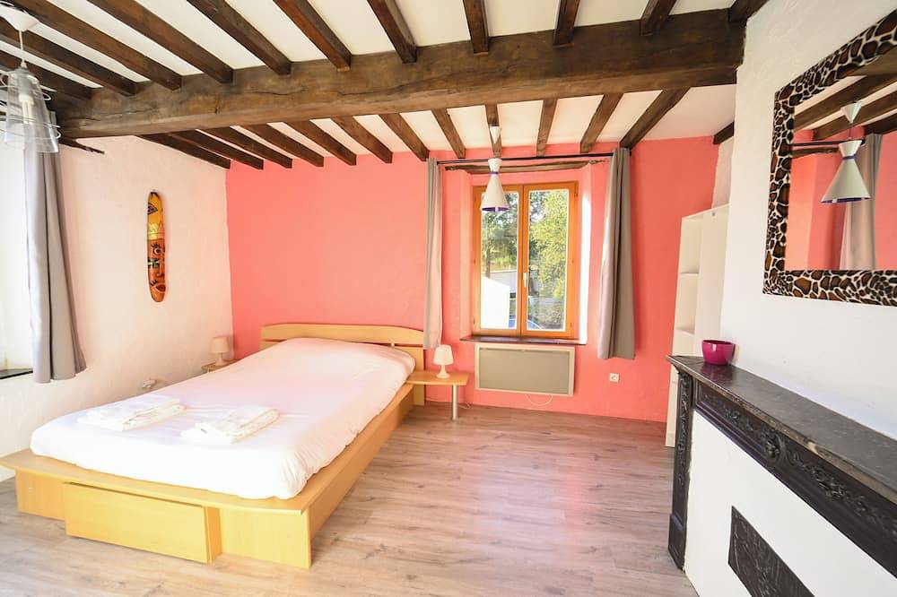 A  L Oree Du Bois , Gite De 500 M2 Pour 15 Personnes Avec Piscine Et Jacuzzi in Signy-l'Abbaye, Ardennes