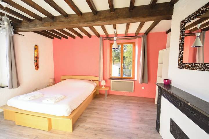 A  L Oree Du Bois , Gite De 500 M2 Pour 15 Personnes Avec Piscine Et Jacuzzi in Signy-l'Abbaye, Ardennes