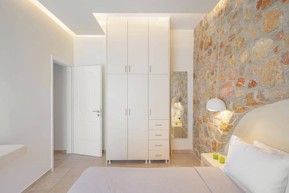 Apartamento entero, Luxury Two Bedroom Apartment with hot tub - L&E in Playa de Perivolos, Perissa