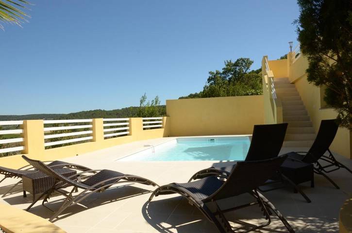 Location de vacances pour 6 personnes, avec piscine ainsi que vue et jardin à Langlade - 4