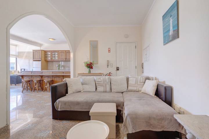Entire apartment, Apartment 'Alojamento Vistas Mar' with Sea View and Balcony in Praia da Amorosa, Chafé