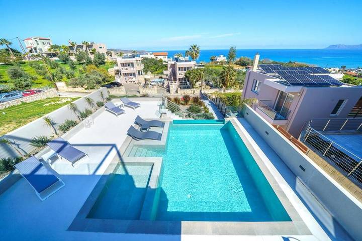 Location de vacances pour 8 personnes, avec Balcon et Terrasse ainsi que Jardin et Piscine dans Stalos - 4