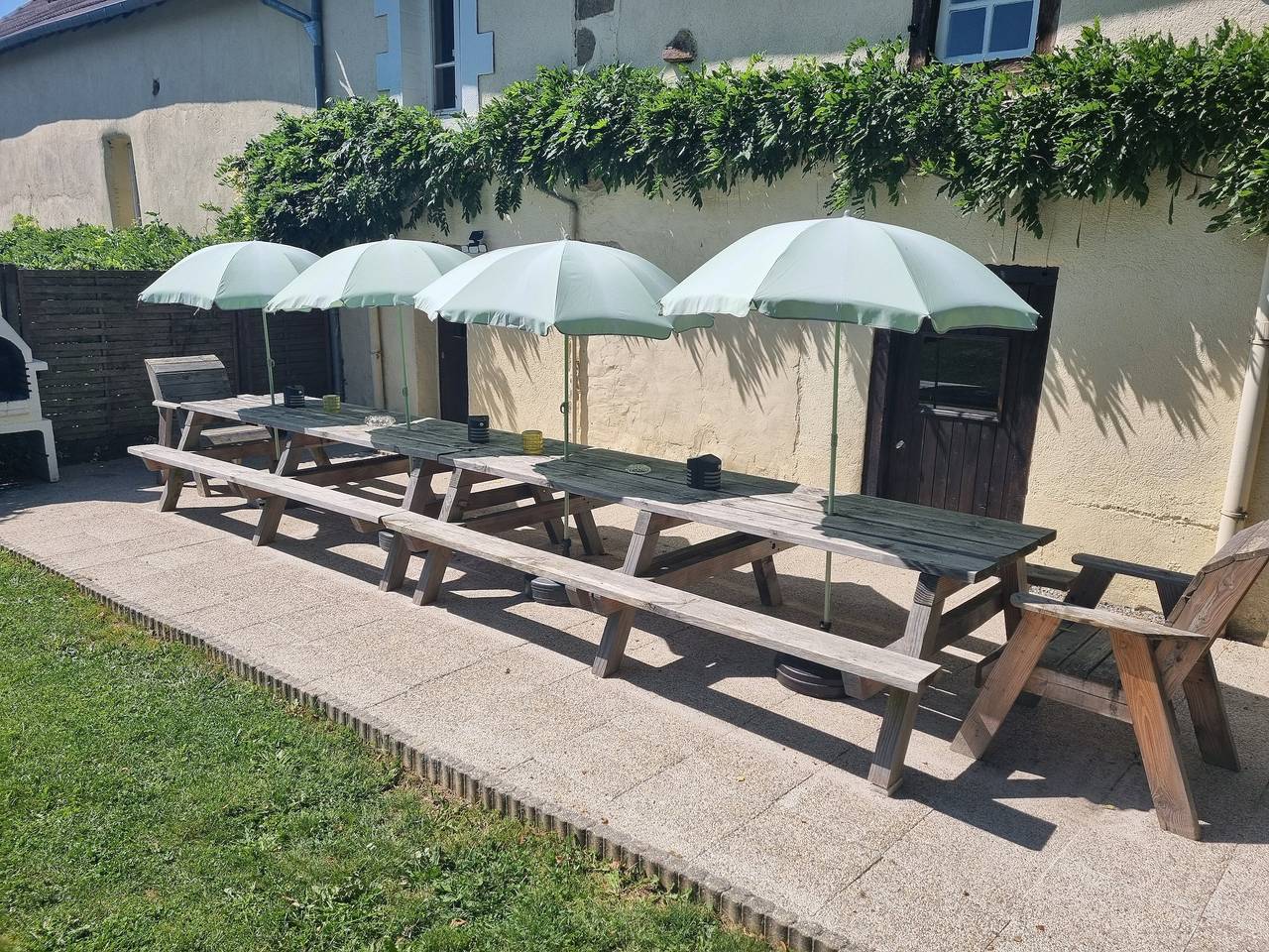 Maison de campagne « Meadow View - Grande Gîtes » avec piscine privée, terrasse et Wi-Fi in Janaillat, Région de Guéret