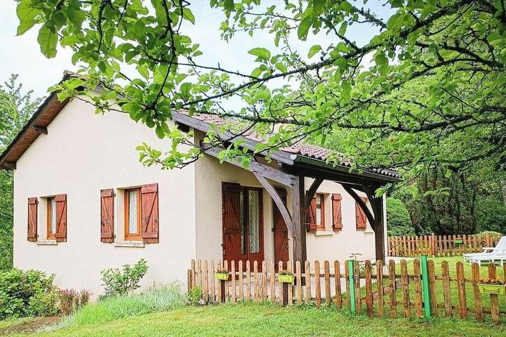 Location de vacances pour 4 personnes, avec jardin, animaux acceptés à Saint-Jean-Lagineste