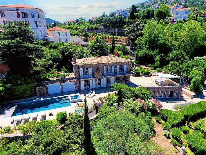 Gîte pour 12 personnes, avec piscine