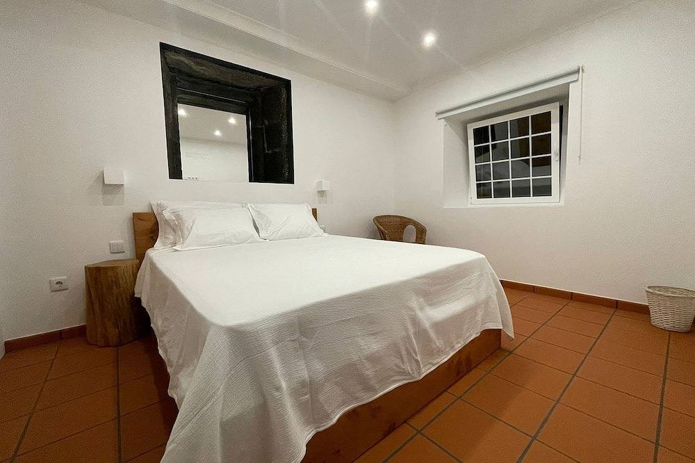 Apartamento entero, Apartamento Carpe Noctem - Piso acogedor a 2 minutos del mar in Urzelina, São Jorge