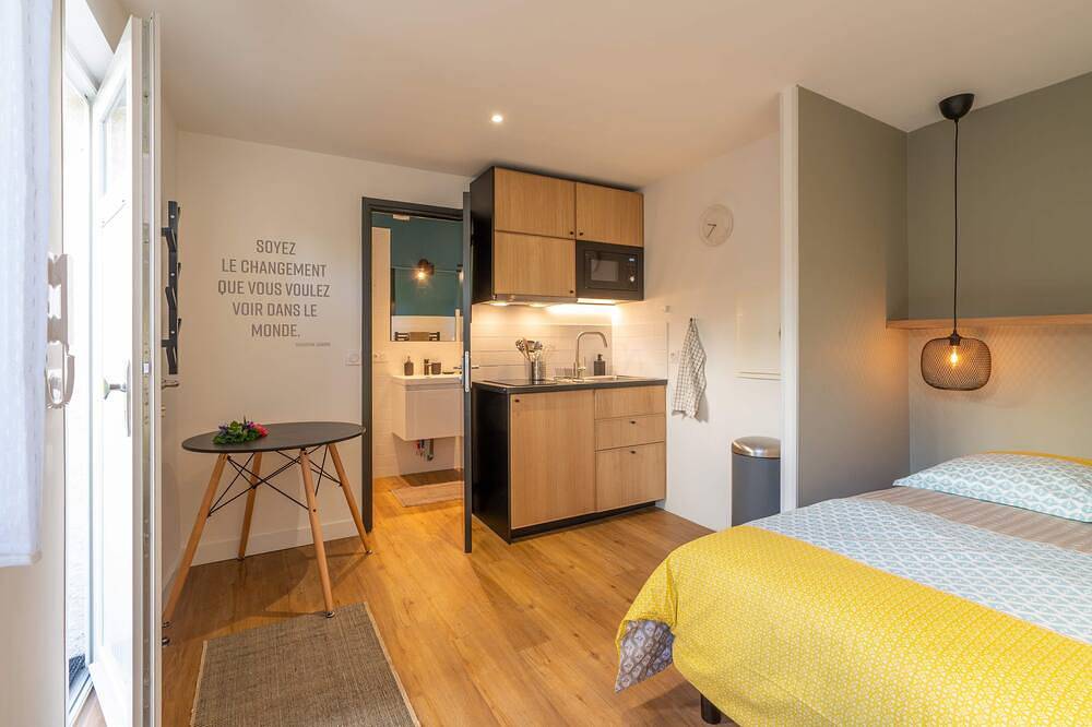 Appartement entier, Un petit bout de verdure et de calme en pleine ville ! Le 1er. in La Roche-sur-Yon, Vallée de la Loire
