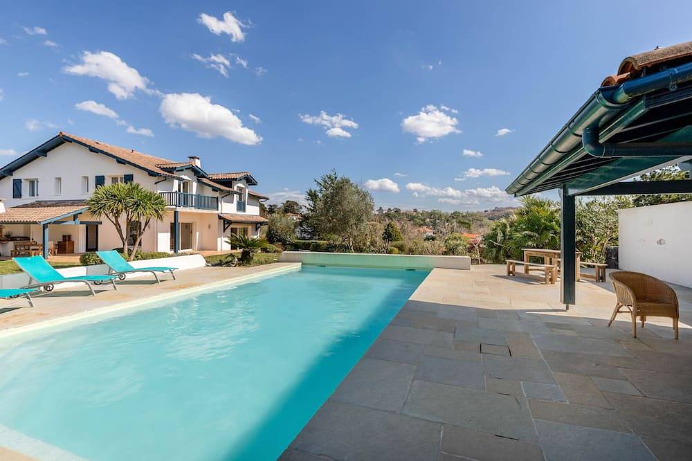Family villa with pool, walking distance to the beach in Guéthary, Bayonne und Umgebung