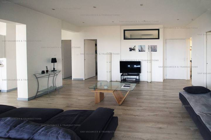 Gîte pour 6 personnes, avec terrasse, animaux acceptés à Saint-Mandrier-sur-Mer - 3