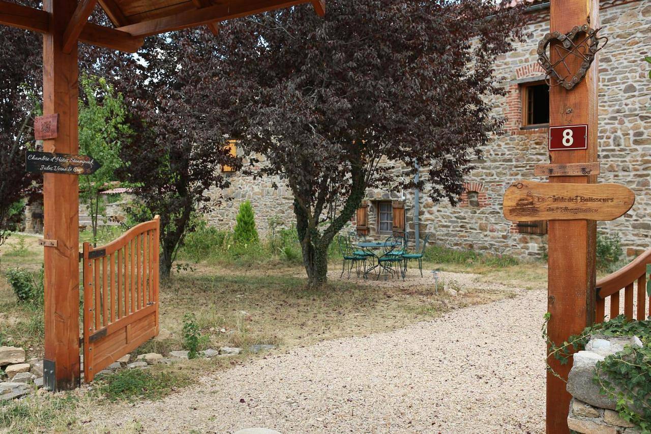 Family Room with Private Bathroom in Saint-Beauzire, Haute-Loire