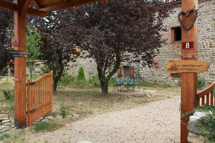 Location de vacances pour 3 personnes, avec jardin à Saint-Beauzire