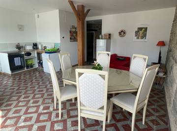 Gîte pour 6 personnes, avec terrasse et sauna ainsi que jardin et jacuzzi dans Saint-Jean-de-Vaux