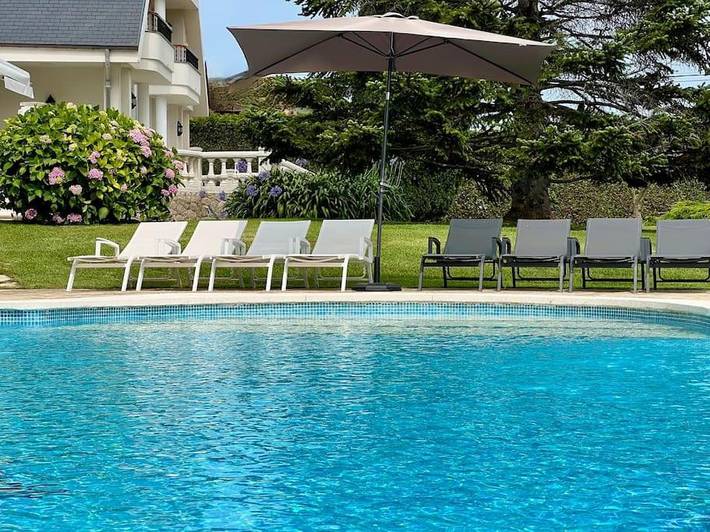 Chalet para 12 personas, con vistas además de piscina y jardín en Cantabria - 4