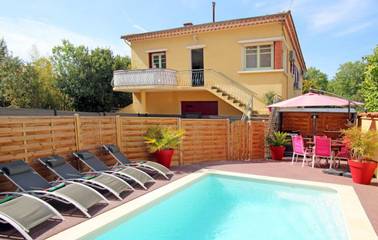 Gîte pour 6 personnes, avec terrasse ainsi que piscine et jardin, animaux acceptés à Marseillan