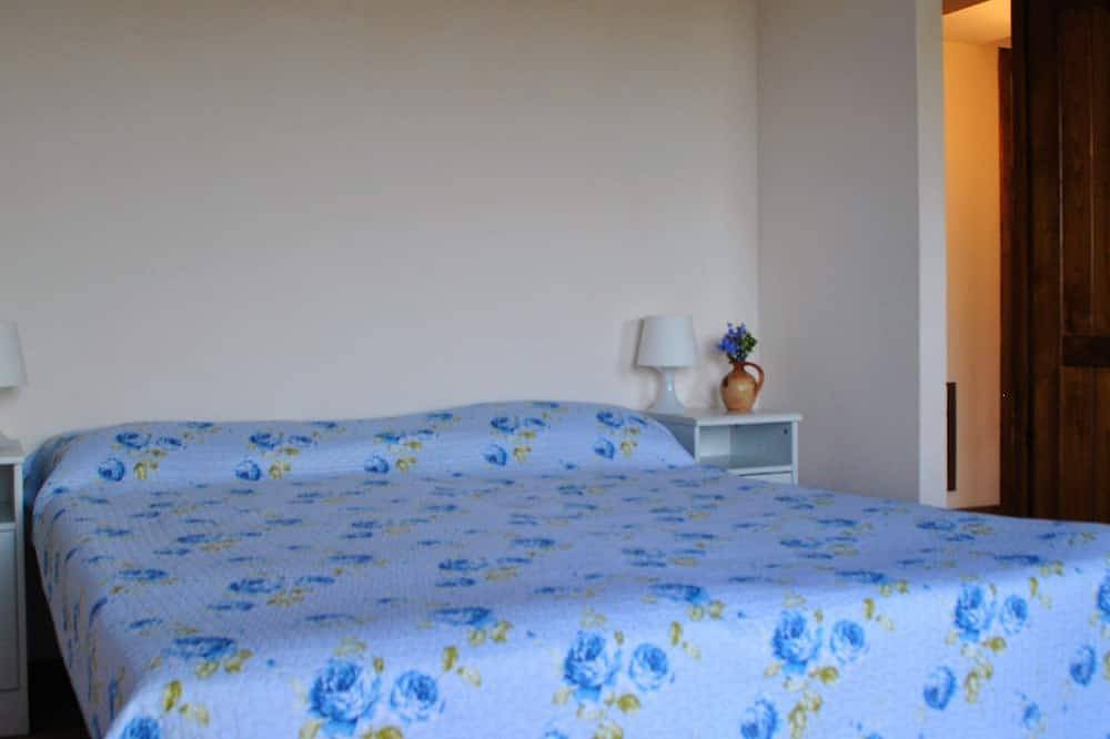 5 minutes from the sea, panoramic terrace. the pomegranate borgocasalcristiana in Torre di Palme, Province de Fermo