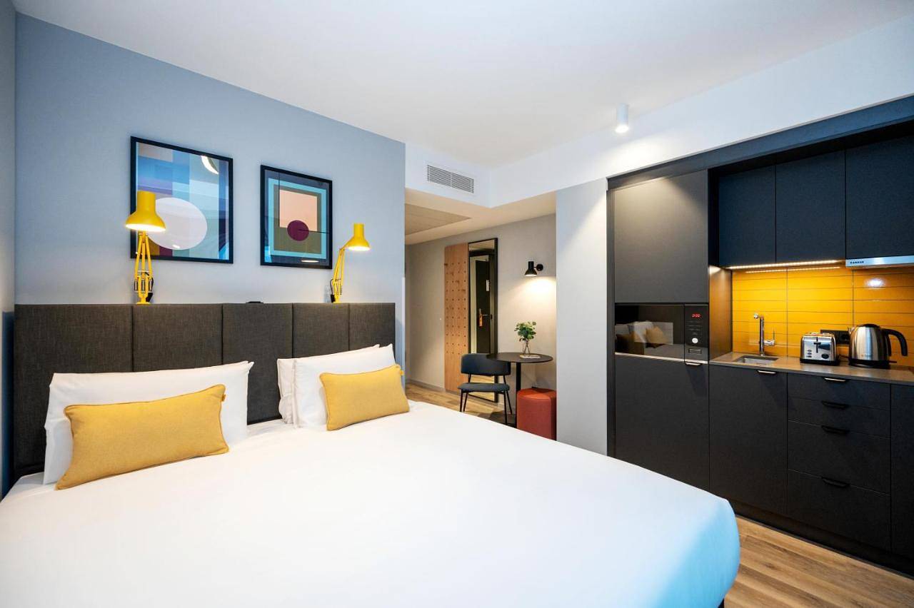 Studio in Frankfurt airport, Frankfurt am Main